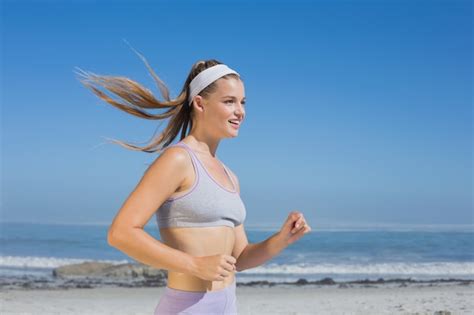 Premium Photo Sporty Smiling Blonde Jogging On The Beach