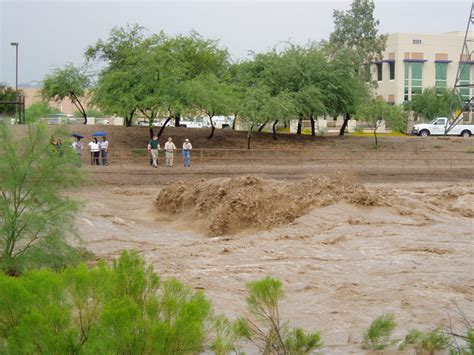 Flash Flood on the Santa Cruz River 2006 | AZGS