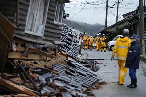 Japan Earthquake On New Years Day Triggers Tsunami Warnings Photos