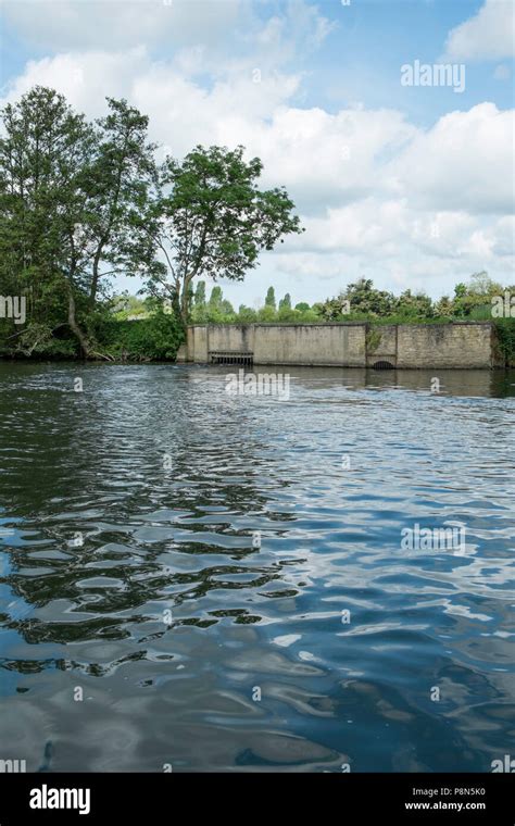 Thames water treatment hi-res stock photography and images - Alamy