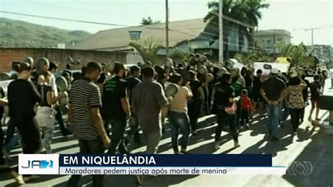 Moradores De Niquelândia Fazem Passeata Para Pedir Justiça Pela Morte