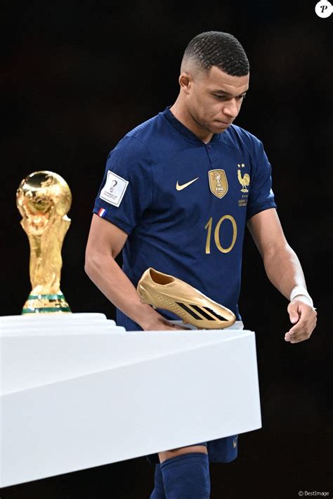 Trophee Du Meilleur Buteur Kylian Mbappe Lors De La Finale Argentine France De La Coupe Du