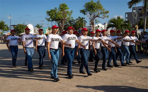 JUANITA ALONSO ATESTIGUA TRADICIONAL DESFILE CÍVICO MLITAR