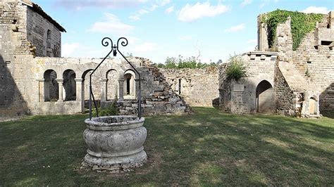 Prieuré de Saint Jean des Bonshommes à Sauvigny le Bois PA00113847