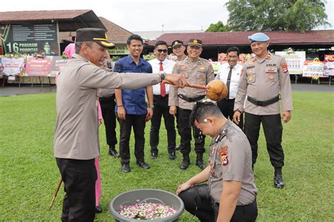 Kapolres Banjar Pimpin Upacara Kenaikan Pangkat