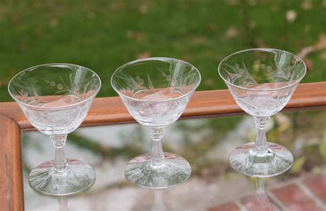 Vintage Etched Crystal Cocktail Martini Glasses Set Of 4 Fostoria Cynthia Champagne Coupes