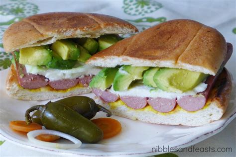 Descubre cuántas calorías tiene una torta de salchicha y cómo