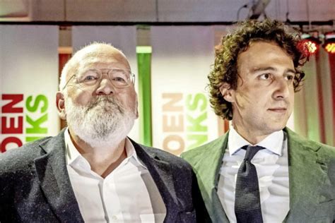 Leden Groenlinks En Pvda Omarmen Republiek Op Gezamenlijk Co De