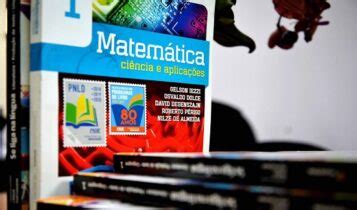 Estudantes devem ficar atentos para devolução do livro didático O que