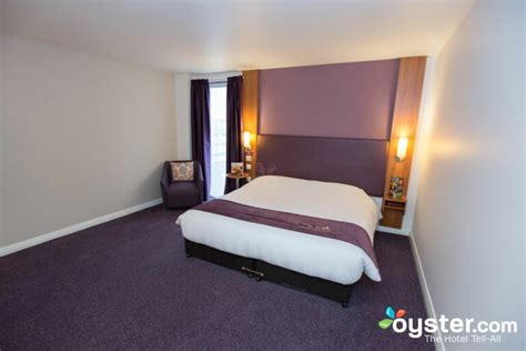 London City (Old Street) Hotel - The Accessible Room at the Premier Inn ...