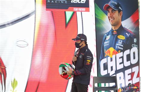 Checo P Rez Le Regal Su Casco A Carlos Slim