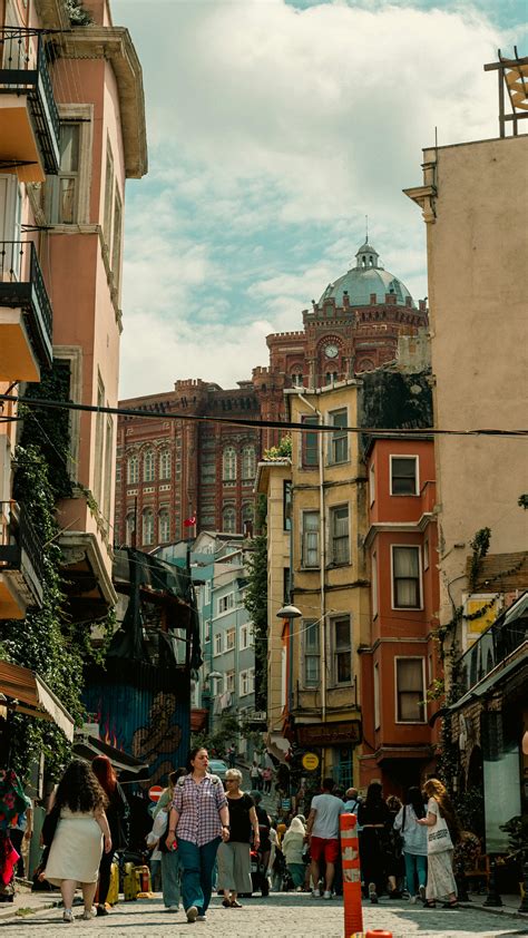 People on Street in Istanbul · Free Stock Photo