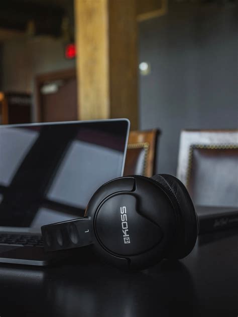 Koss UR20 Over Ear Headphones – Koss Stereophones