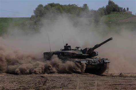 Leopard 2 What Are The Tanks Ukraine Asks For And Which Countries Can