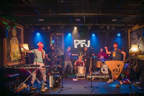 L interview décalée des P tits Fils de Jeanine en concert aux Écuries de Baroja d Anglet à