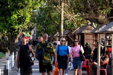 Menparekraf Minta Kebijakan Pungutan Wisman Di Bali Tersosialisasi