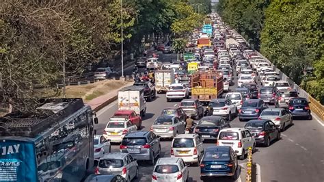 Massive Traffic Jams On Roads Connecting Delhi Noida Due To Farmers