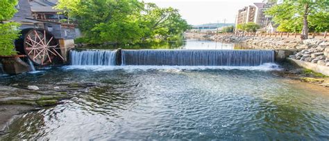 Downtown Gatlinburg Tennessee | Gatlinburg Tennessee Motel