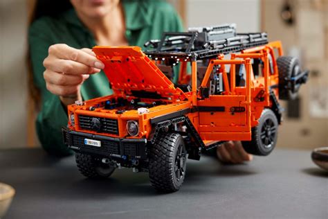 Lego Technic 42177 Mercedes Benz G 500 Professional Line Rumbles Into A