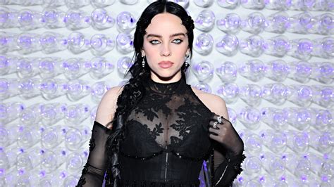 Billie Eilish Responde A Las Cr Ticas Por Su Forma De Vestir Glamour