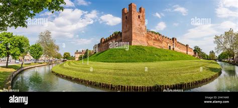 The Walls Of Castelfranco Veneto Stock Photo Alamy