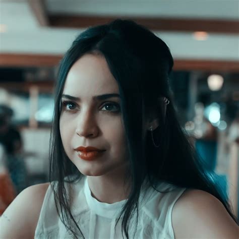 Cassie Salazar Em 2022 Sofia Carson Atrizes Sófia