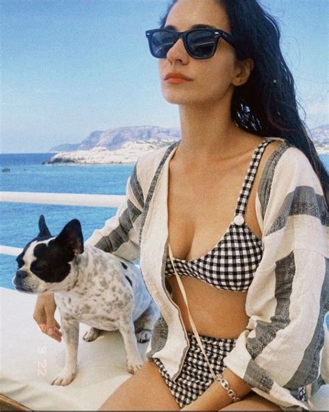 8 Hot Sexy Meric Aral Bikini Pics