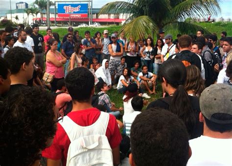 RevoltadoBusão Grito da Seca e MST fazem protestos em Natal veja