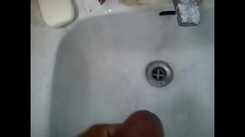 Super eyaculacion en el baño XVIDEOS