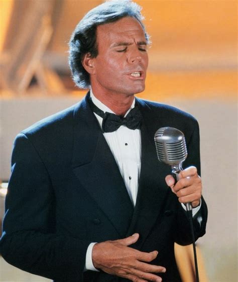 Julio Iglesias Height Weight Age Body Measurements