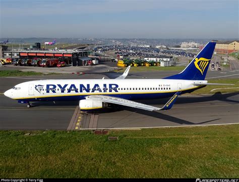 Ei Dhc Ryanair Boeing As Wl Photo By Terry Figg Id