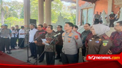 Atur Ketat Perilaku Wisatawan Asing Gubernur Bali Wayan Koster