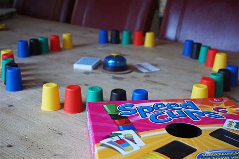 Speed Cups 6 Das rasante Familienspiel von AMIGO für bis zu 6