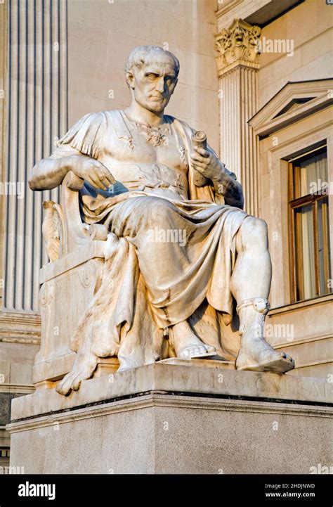 Emperor Julius Caesar Statue Hi Res Stock Photography And Images Alamy