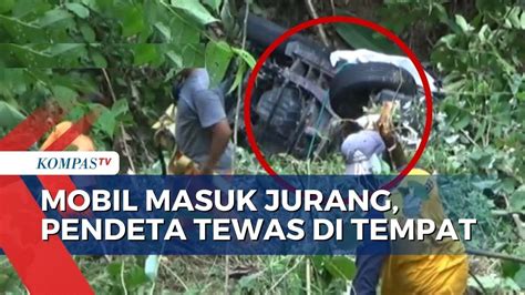 Proses Evakuasi Berjalan Dramatis Sebuah Mobil Terjun Ke Jurang