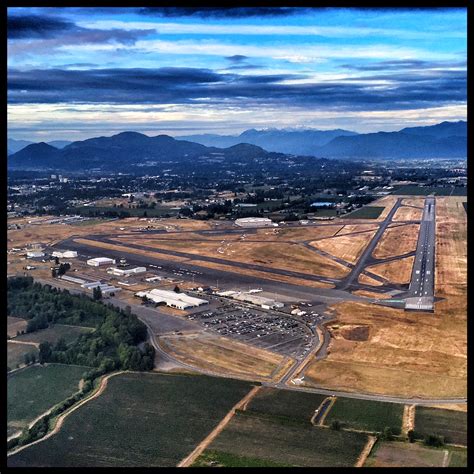 Abbotsford International Airport (c) 2015 Jeffrey A. Lustick (used with permission) | SkyVector