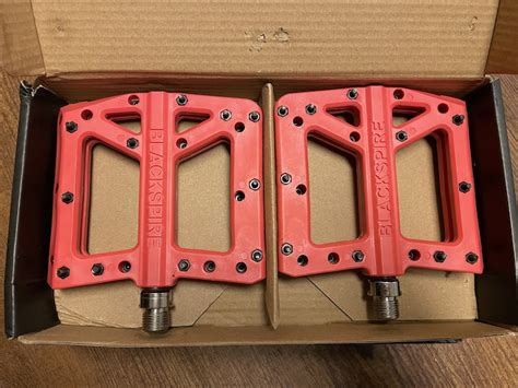 3016 Blackspire Nylotrax Pedals Red For Sale