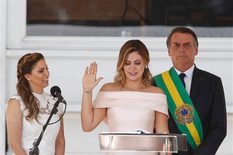 Michelle Bolsonaro Quebra Protocolo E Faz Discurso Em Libras