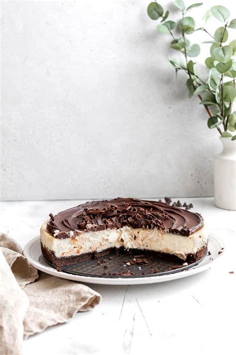 Cheesecake with Chocolate Ganache - Tasty Treat Pantry