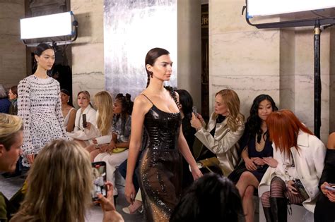 Emily Ratajkowski Tory Burch Fashion Show Boobs Cleavage Hot Celebs Home