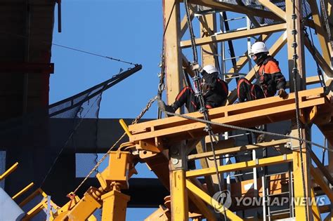 타워크레인 해체 앞두고 안전 보강 연합뉴스