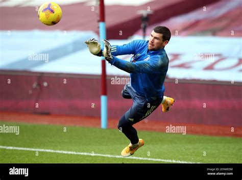 Mathew ryan arsenal hi-res stock photography and images - Alamy