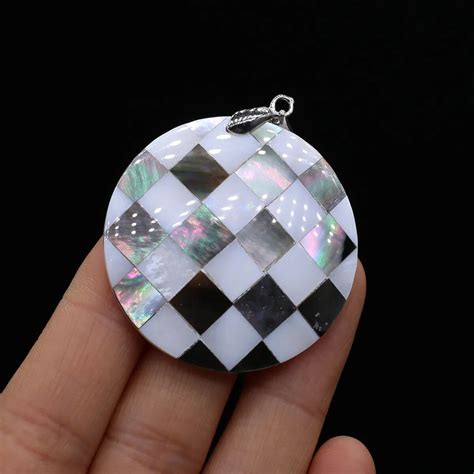 Natural Mother Of Pearl Shell Pendants Round Shape Shell Charms