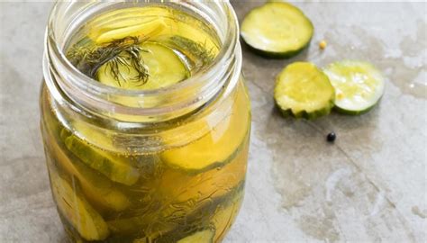 6 значимых причин не выливать рассол от огурцов в раковину, а применить ...