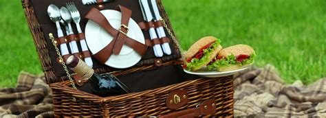 Enjoy 5 Romantic Picnic Ideas in Maine | Wolf Cove Inn