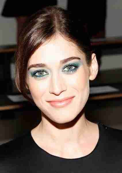 Lizzy Caplan Height Weight Bra Bio Figure Size HeightBra