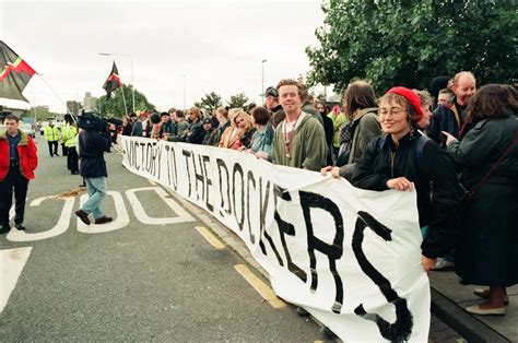 Remembering The Liverpool Dockers Strikes Of The S Liverpool Echo