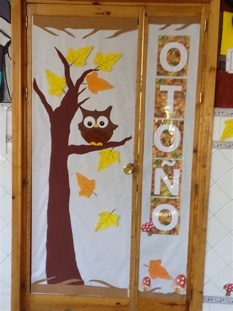 Puerta De La Clase En Oto O Decoraciones De Puertas De Oto O