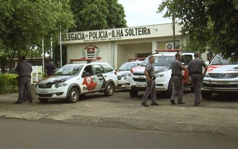 Pastor Evang Lico Suspeito De Beijar E Assediar Enteada Preso No