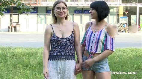 Deutsche Blondine Wird Von Freundin Anal Mit Dildo Penetriert Porn Videos